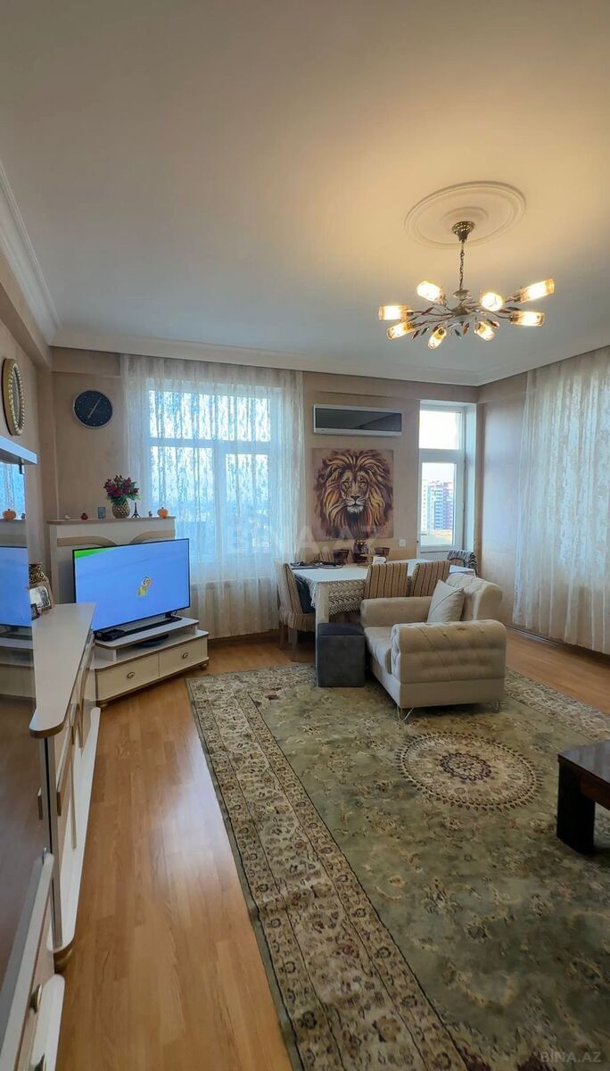 Satılır 3 otaqlı mənzil 102 m²