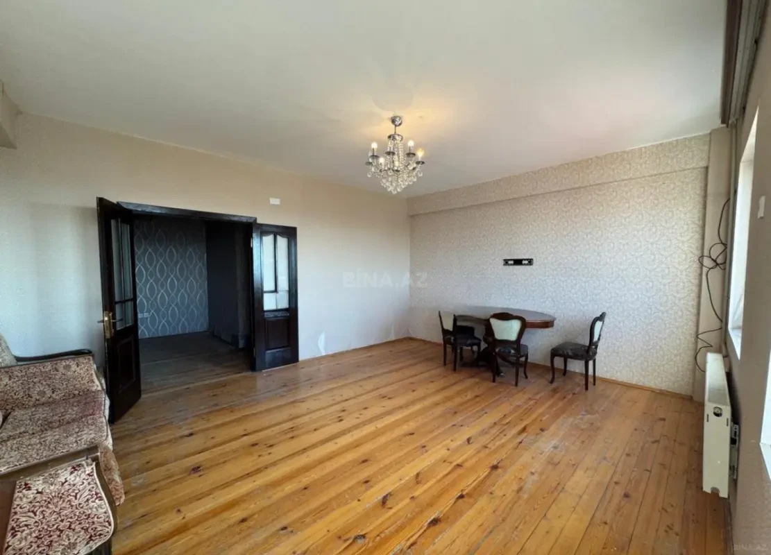 Satılır 4 otaqlı mənzil 140 m²