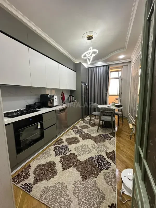 Satılır 3 otaqlı mənzil 110 m²