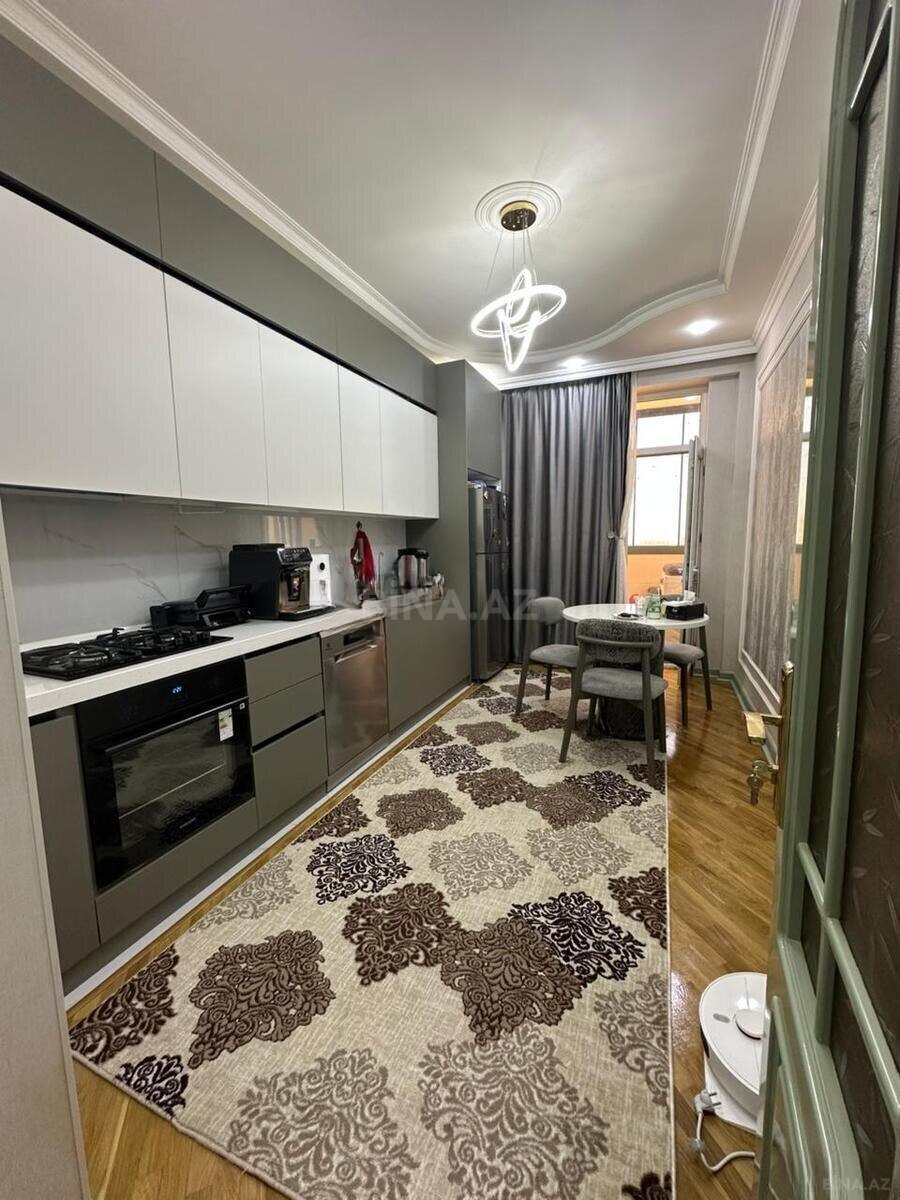Satılır 3 otaqlı mənzil 110 m²