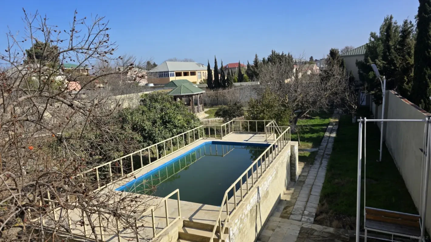 Satılır 5 otaqlı həyət evi 180 m²
