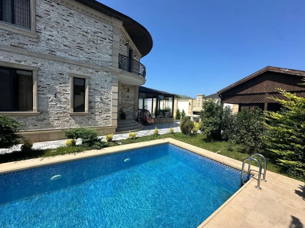 Kirayə verilir 5 otaqlı həyət evi 250 m²