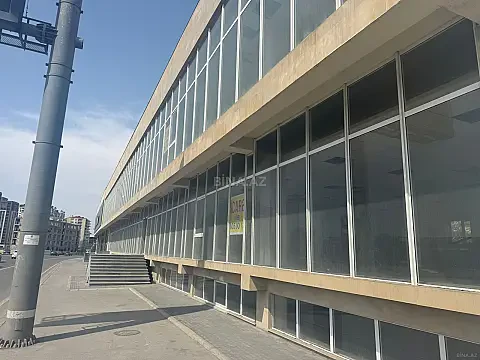 Kirayə verilir obyekt 946 m² — Bakı 946.00 m²