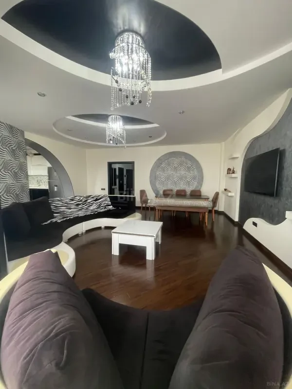 Satılır 3 otaqlı mənzil 158 m²