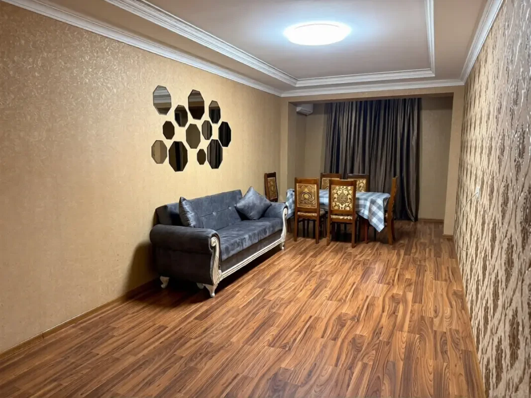 Kirayə verilir 4 otaqlı mənzil 105 m²