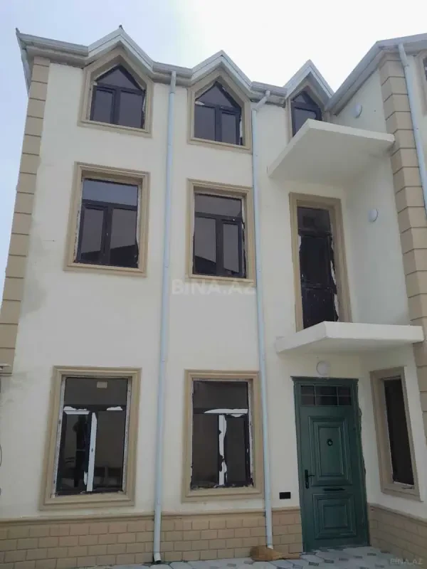 Satılır 8 otaqlı həyət evi 350 m²