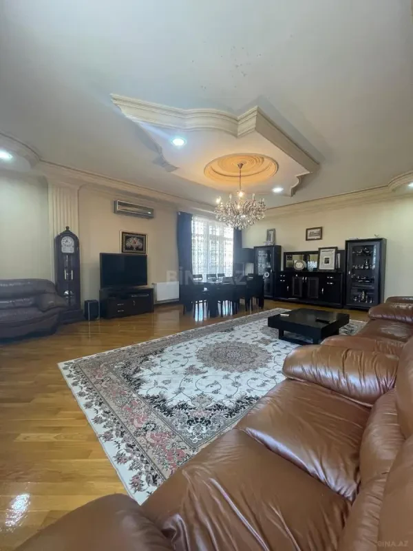 Satılır 4 otaqlı mənzil 250 m²