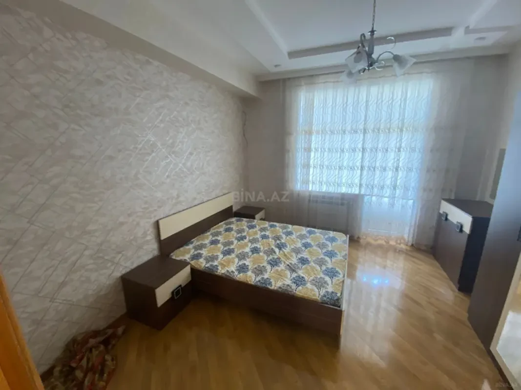 Kirayə verilir 4 otaqlı mənzil 150 m²