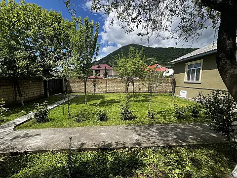 Kirayə verilir 4 otaqlı həyət evi 75 m² — Qəbələ 4 otaq 75.00 m²