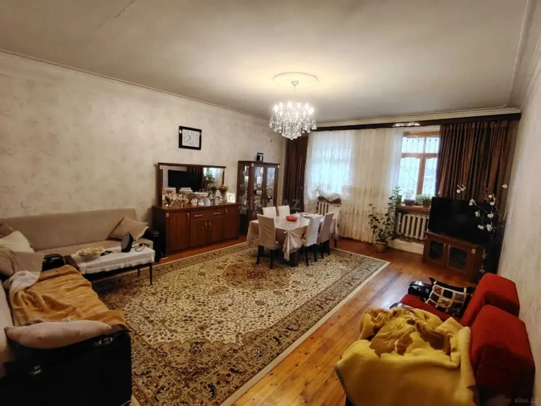 Satılır 6 otaqlı həyət evi 324 m²