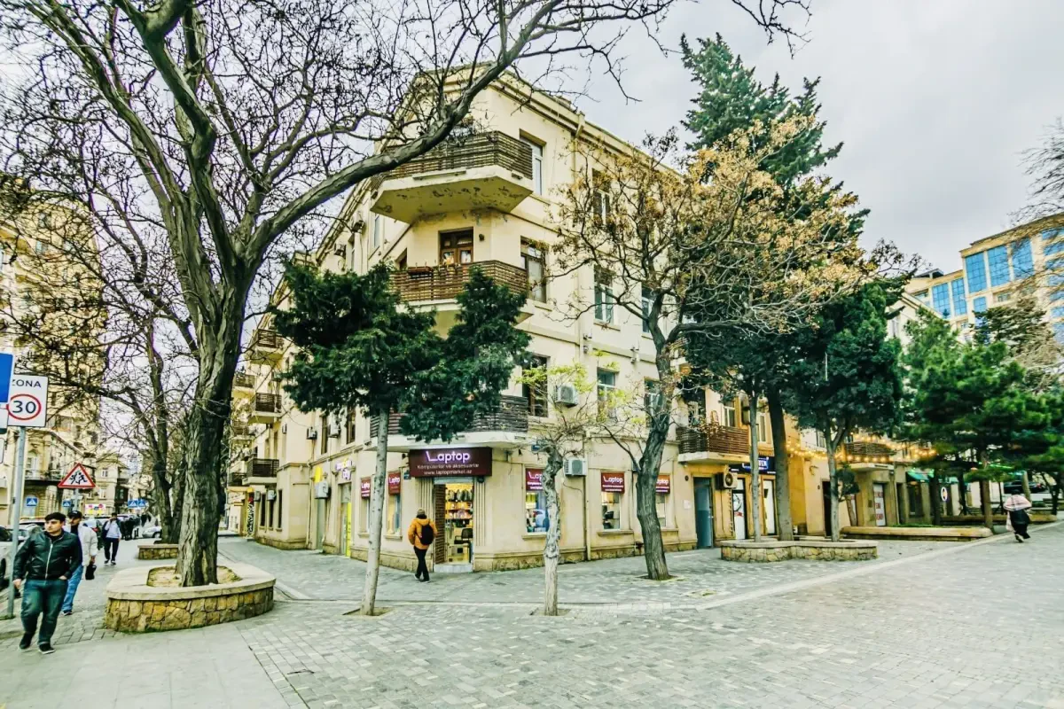 Satılır 3 otaqlı mənzil 105 m²
