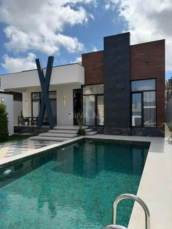 Satılır 5 otaqlı həyət evi 180 m²