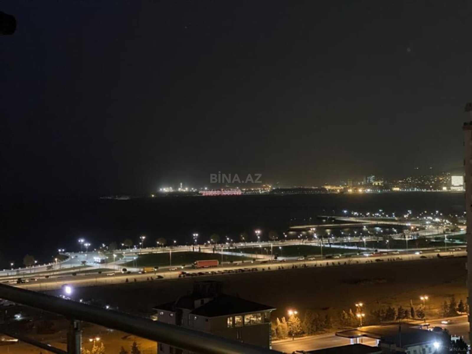 Satılır 3 otaqlı mənzil 135 m²