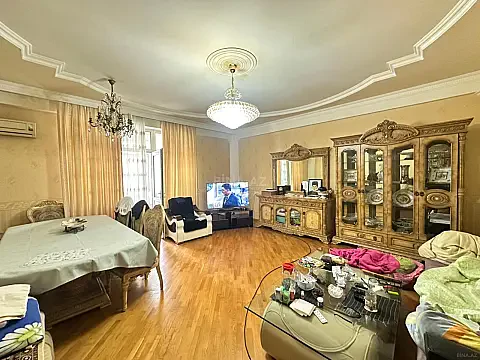Satılır 4 otaqlı mənzil 190 m² — Bakı 4 otaq 190.00 m²