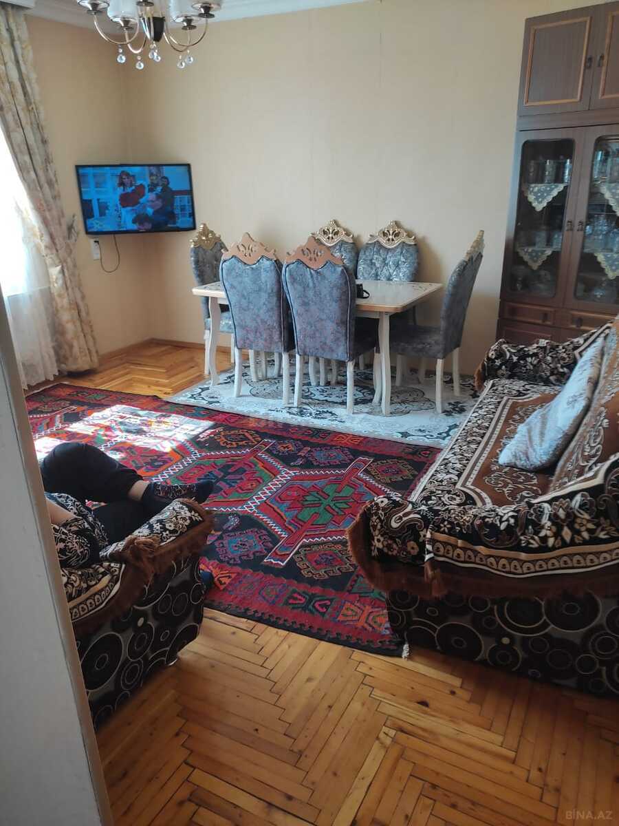 Satılır 4 otaqlı mənzil 100 m²