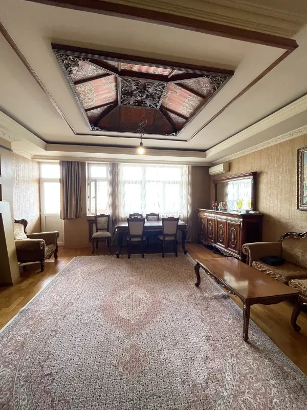 Satılır 2 otaqlı mənzil 92 m²