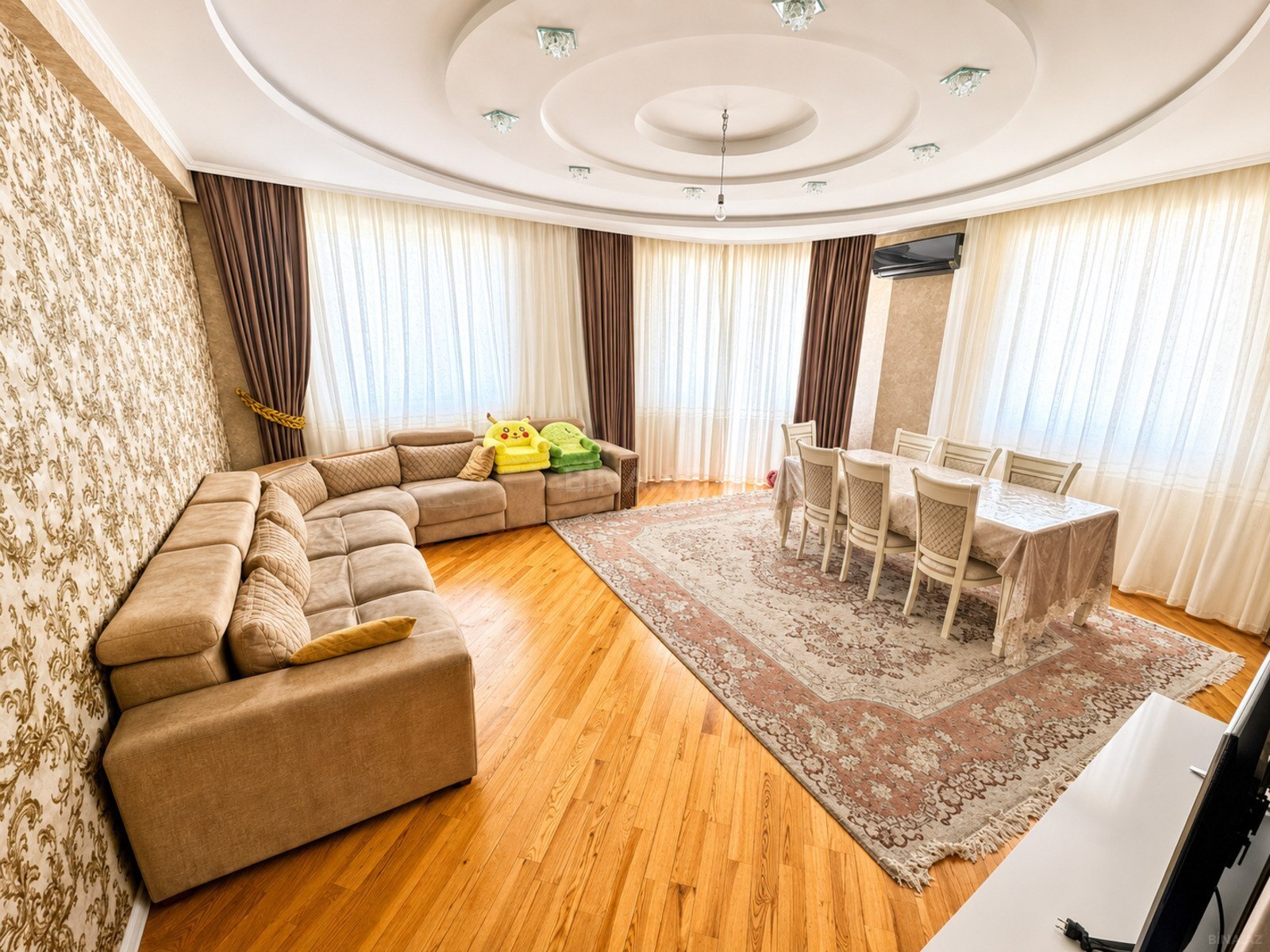 Satılır 4 otaqlı mənzil 158 m²