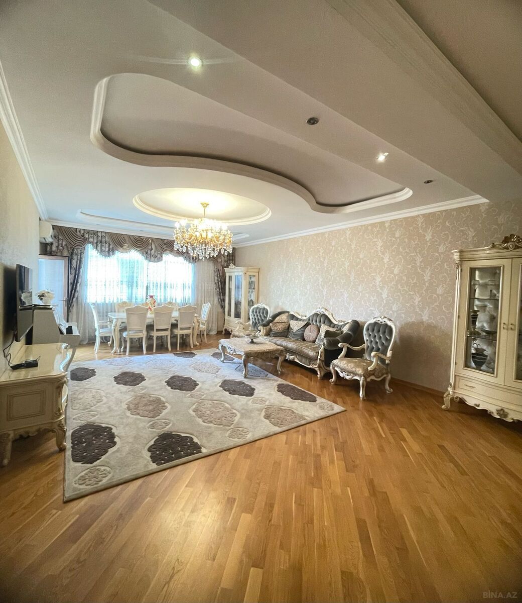 Satılır 4 otaqlı mənzil 172 m²