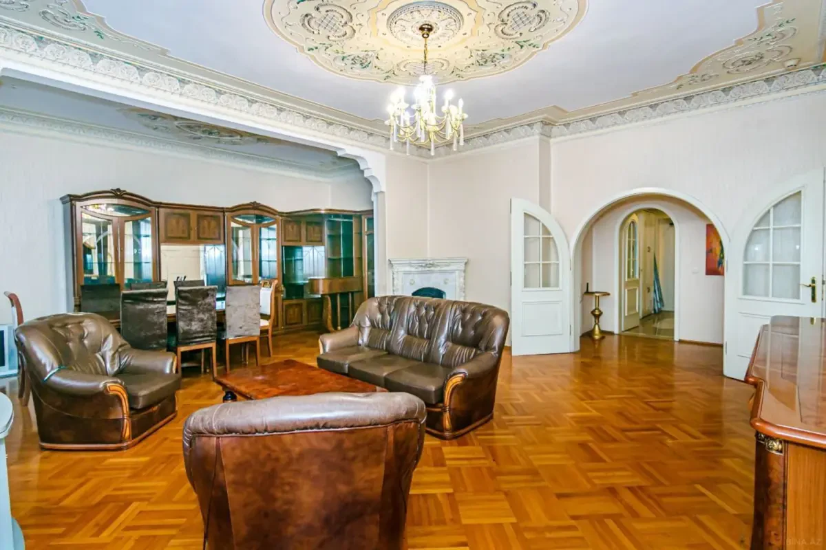 Kirayə verilir 4 otaqlı mənzil 130 m²