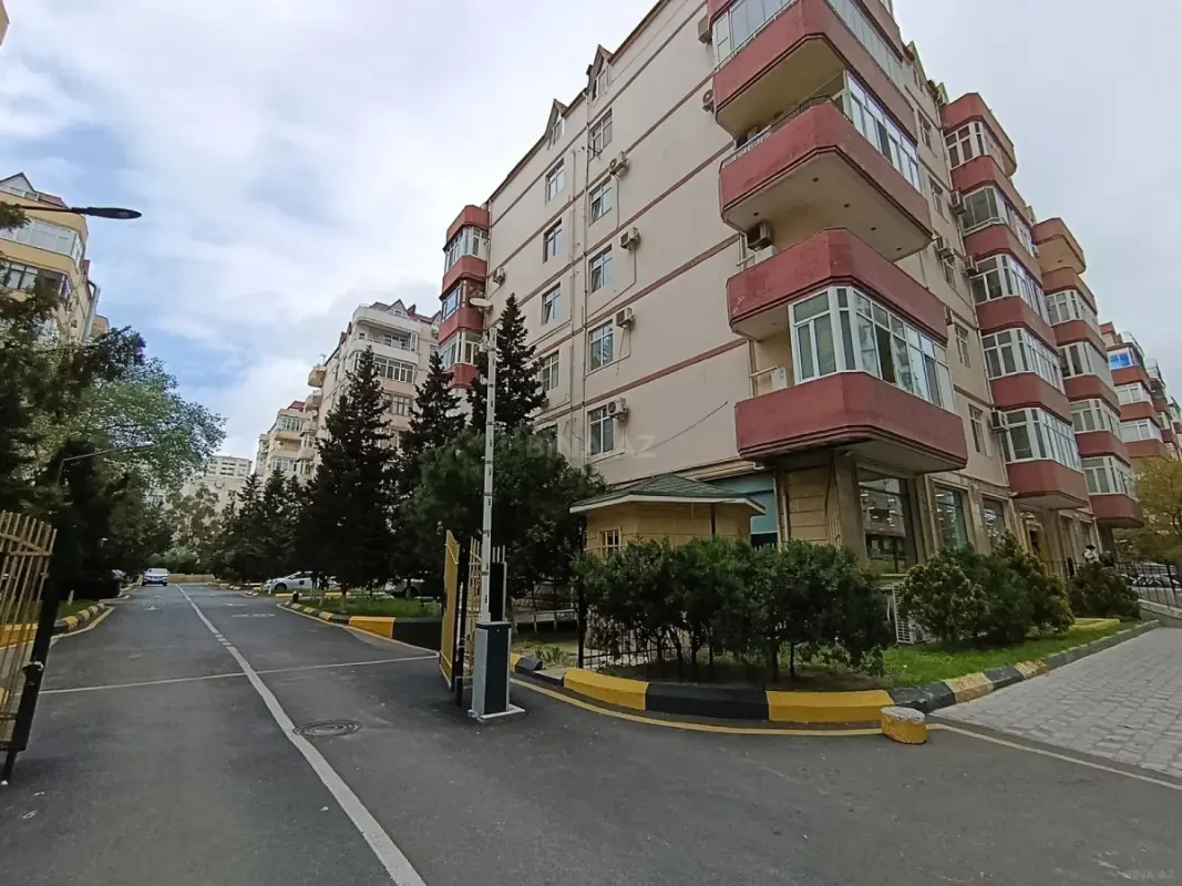 Satılır 3 otaqlı mənzil 145 m²