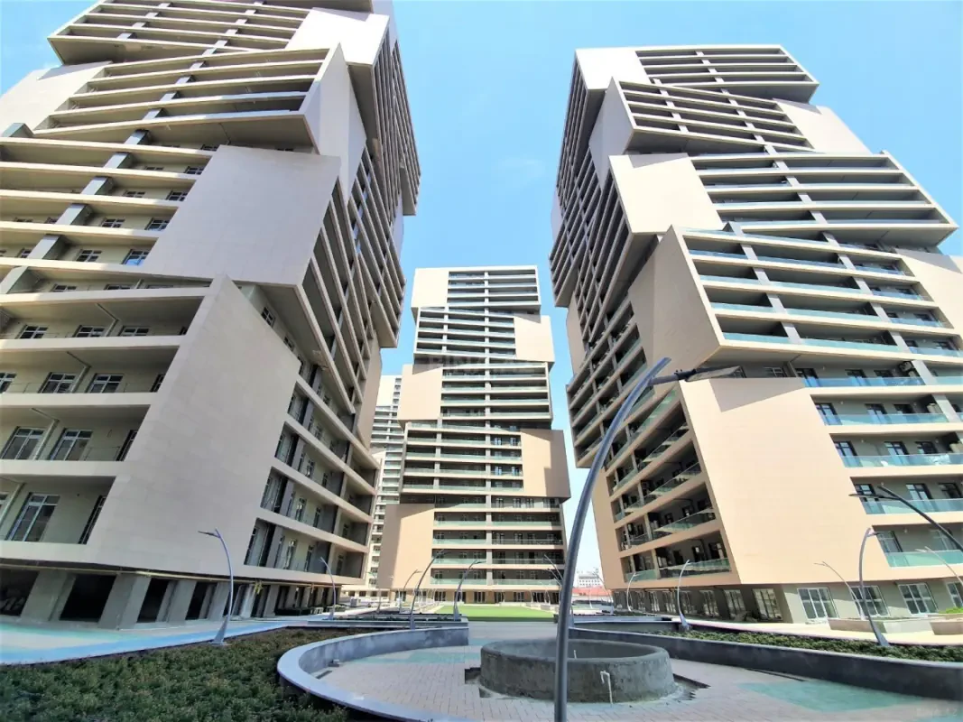 Satılır 3 otaqlı mənzil 102 m²