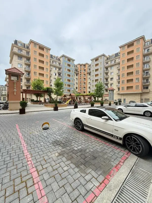 Satılır 4 otaqlı mənzil 161 m²