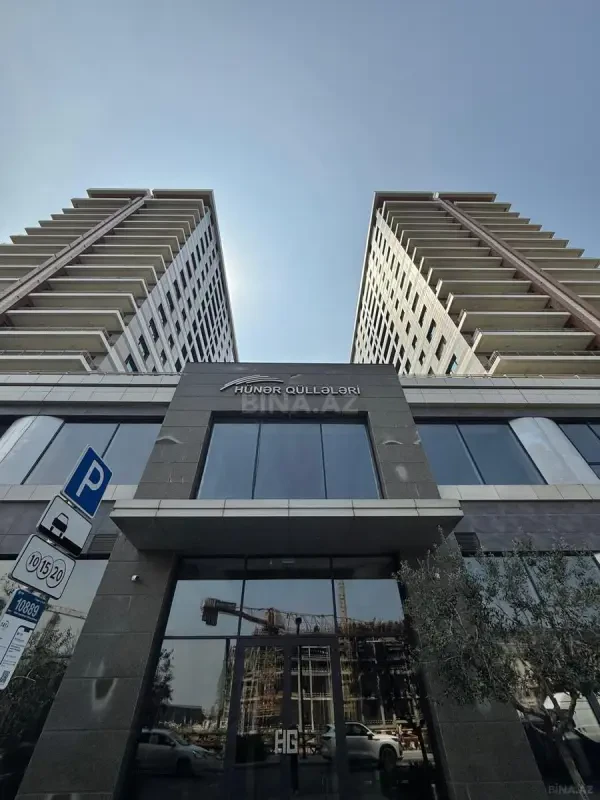Satılır 5 otaqlı mənzil 245 m²