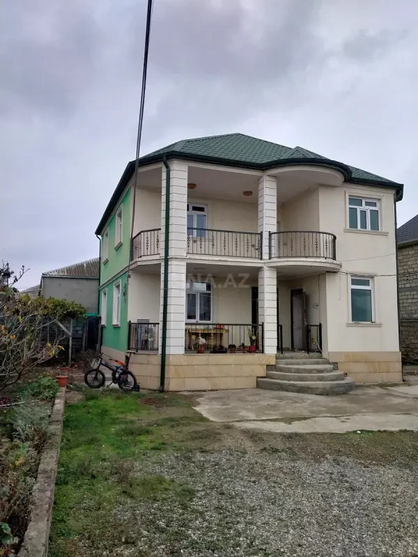 Satılır 6 otaqlı həyət evi 230 m²