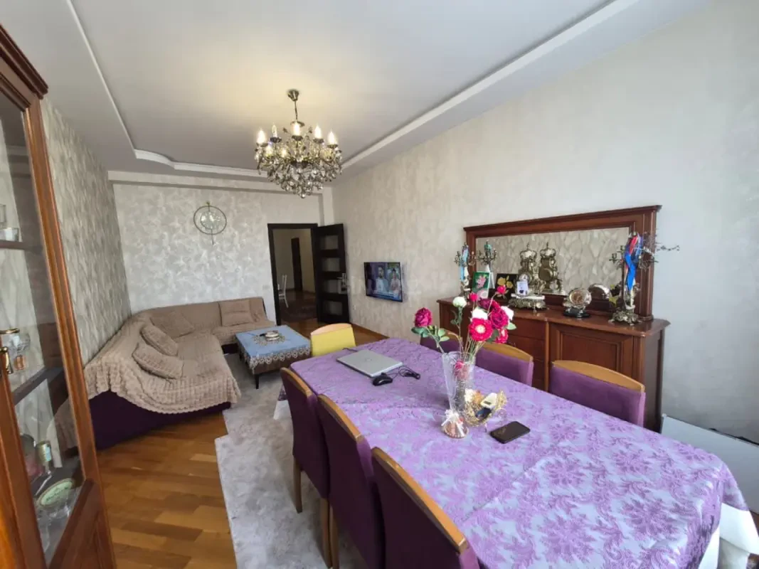Satılır 3 otaqlı mənzil 110 m²