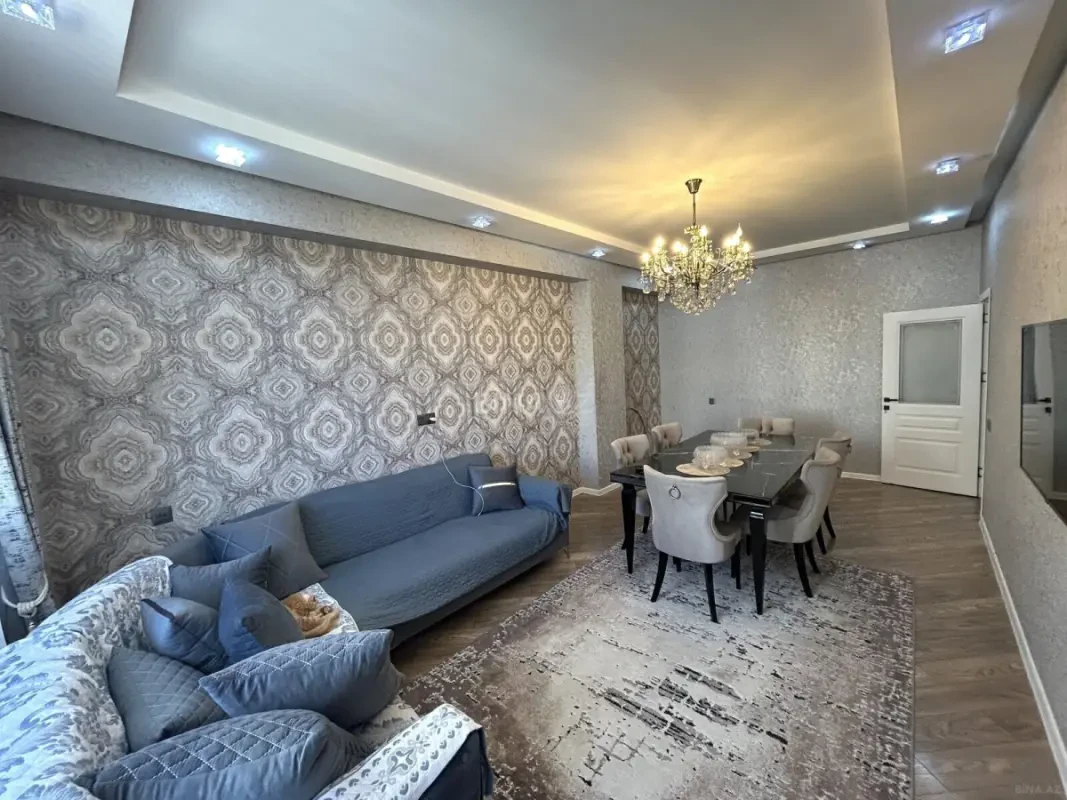 Satılır 4 otaqlı mənzil 135 m²