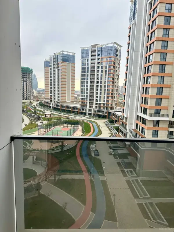 Satılır 4 otaqlı mənzil 130 m²