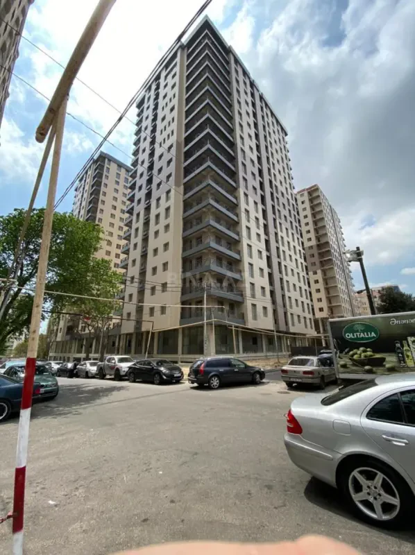 Satılır 3 otaqlı mənzil 156 m²