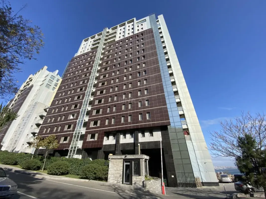 Satılır 4 otaqlı mənzil 320 m²
