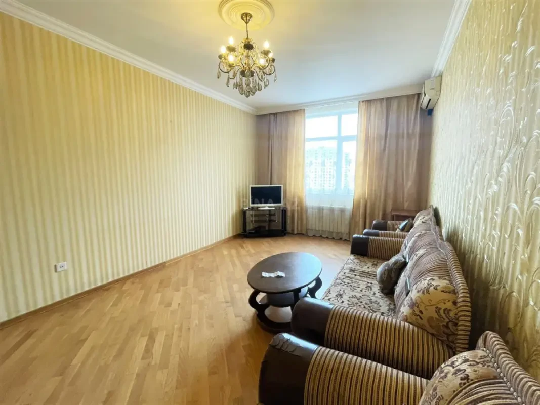 Kirayə verilir 2 otaqlı mənzil 85 m²