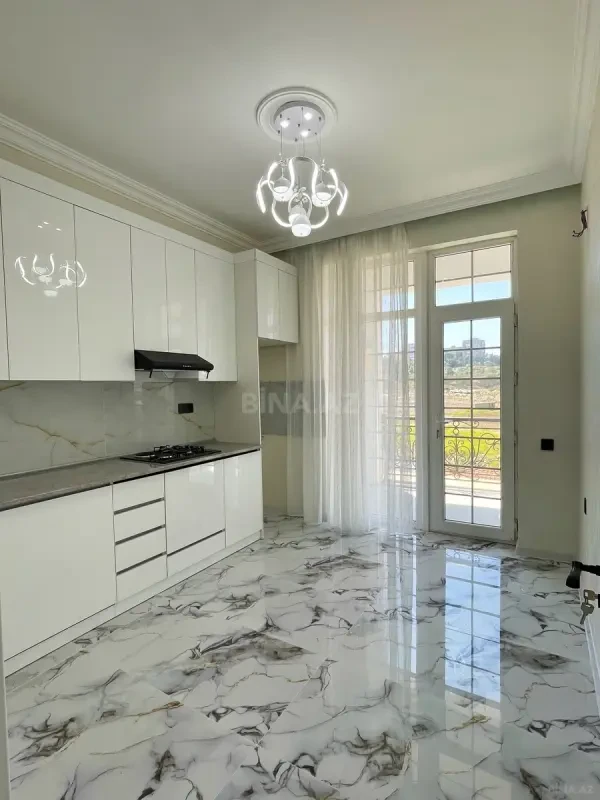 Satılır 3 otaqlı mənzil 110 m²