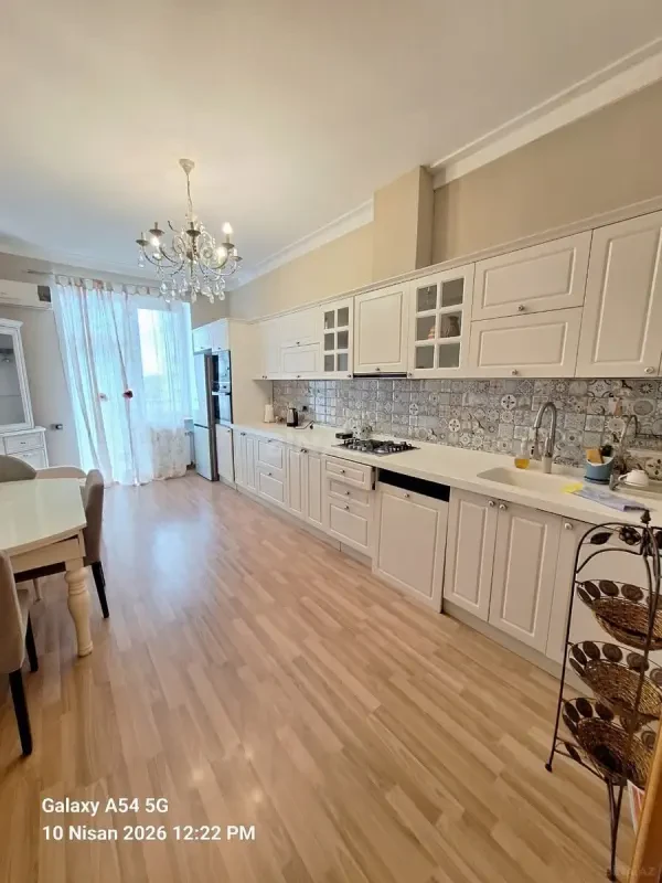 Kirayə verilir 2 otaqlı mənzil 100 m²