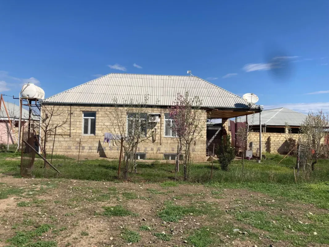 Satılır 3 otaqlı həyət evi 132 m²