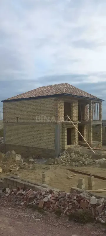 Satılır 5 otaqlı həyət evi 240 m²