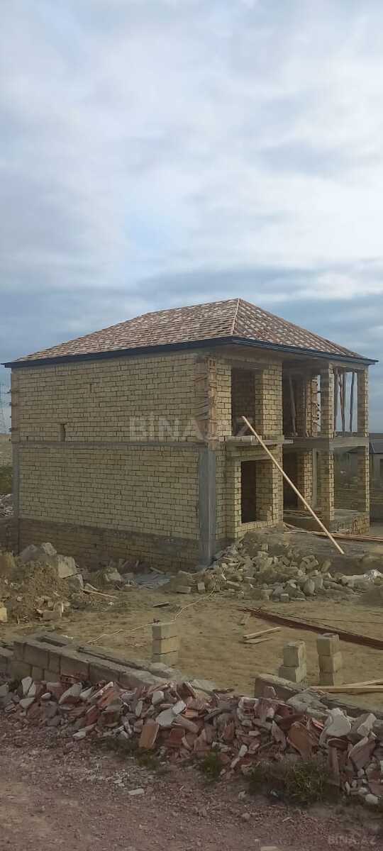 Satılır 5 otaqlı həyət evi 240 m²
