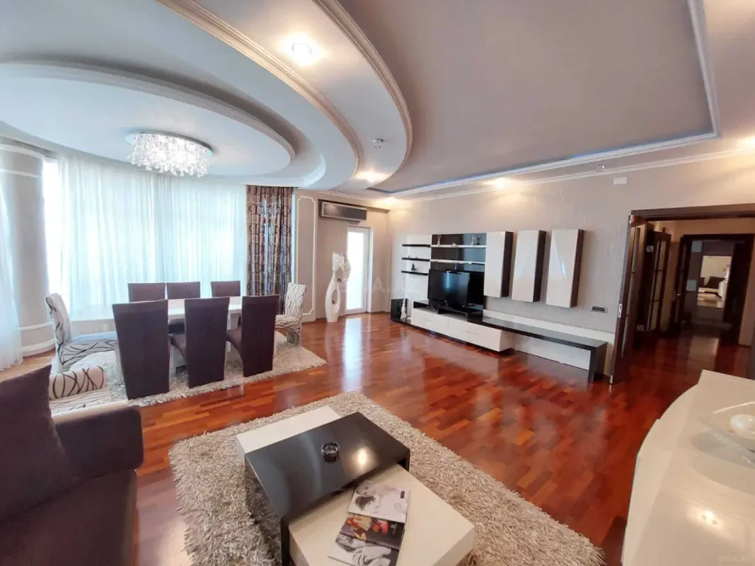 Kirayə verilir 4 otaqlı mənzil 200 m²