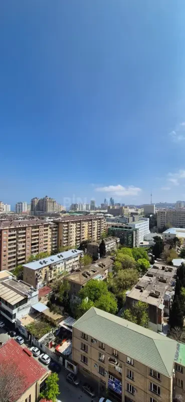 Satılır 4 otaqlı mənzil 184 m²