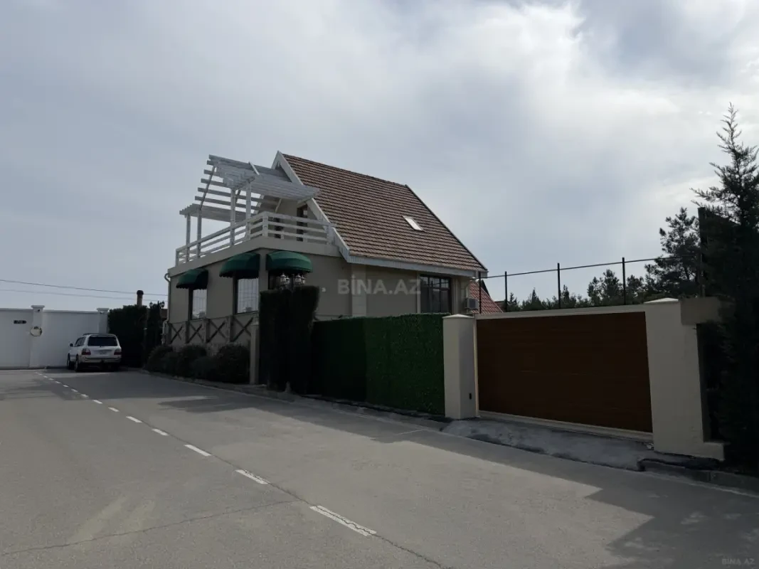 Satılır 6 otaqlı həyət evi 250 m²