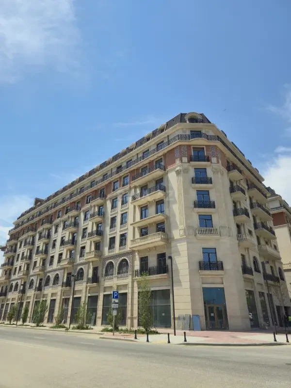 Satılır 3 otaqlı mənzil 134 m²