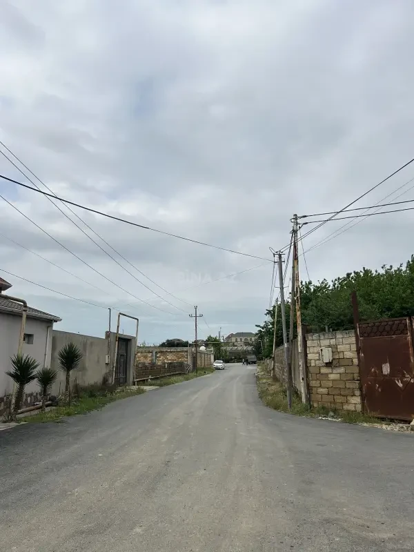 Satılır 8 otaqlı həyət evi 100 m²