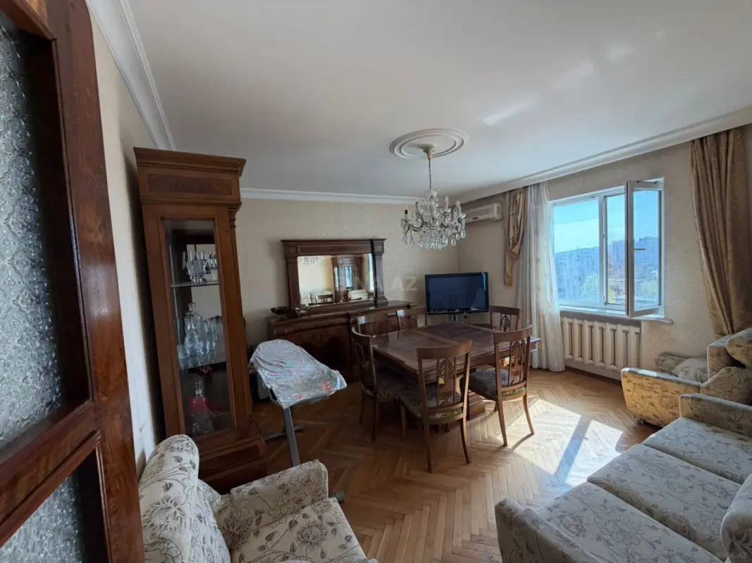 Satılır 4 otaqlı mənzil 115 m²