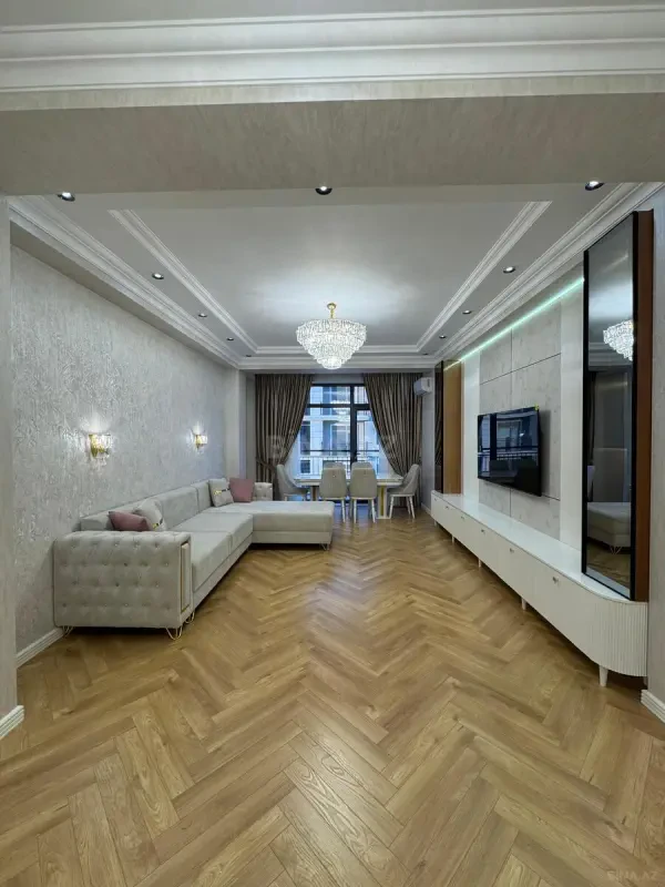 Satılır 4 otaqlı mənzil 181 m²