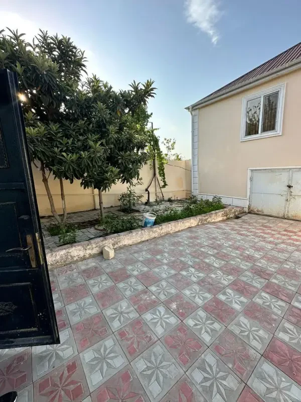 Satılır 5 otaqlı həyət evi 210 m²