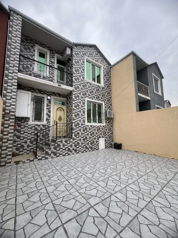 Satılır 4 otaqlı həyət evi 140 m²