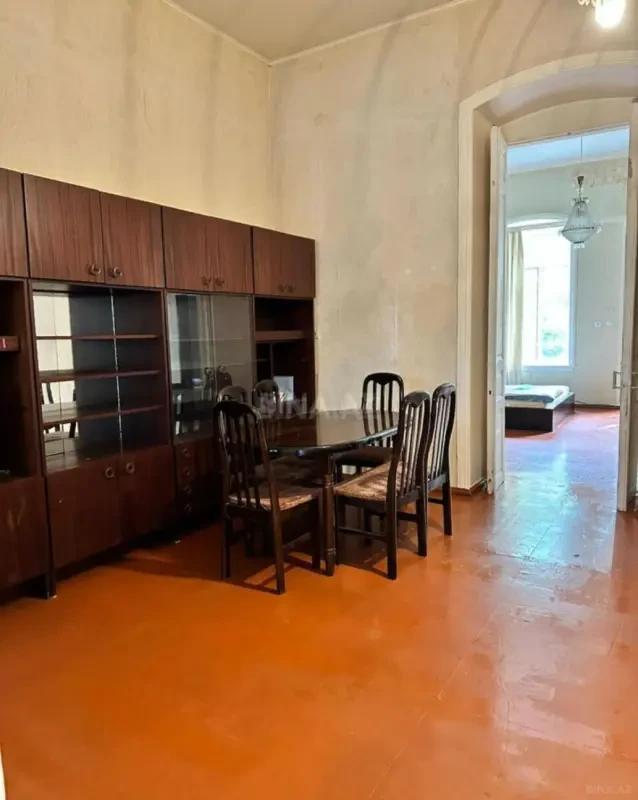 Satılır 5 otaqlı mənzil 135 m²