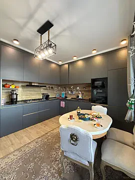Satılır 4 otaqlı mənzil 195 m² — Bakı 4 otaq 195.00 m²